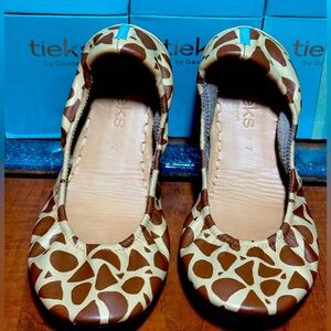 Custom Giraffe Tieks